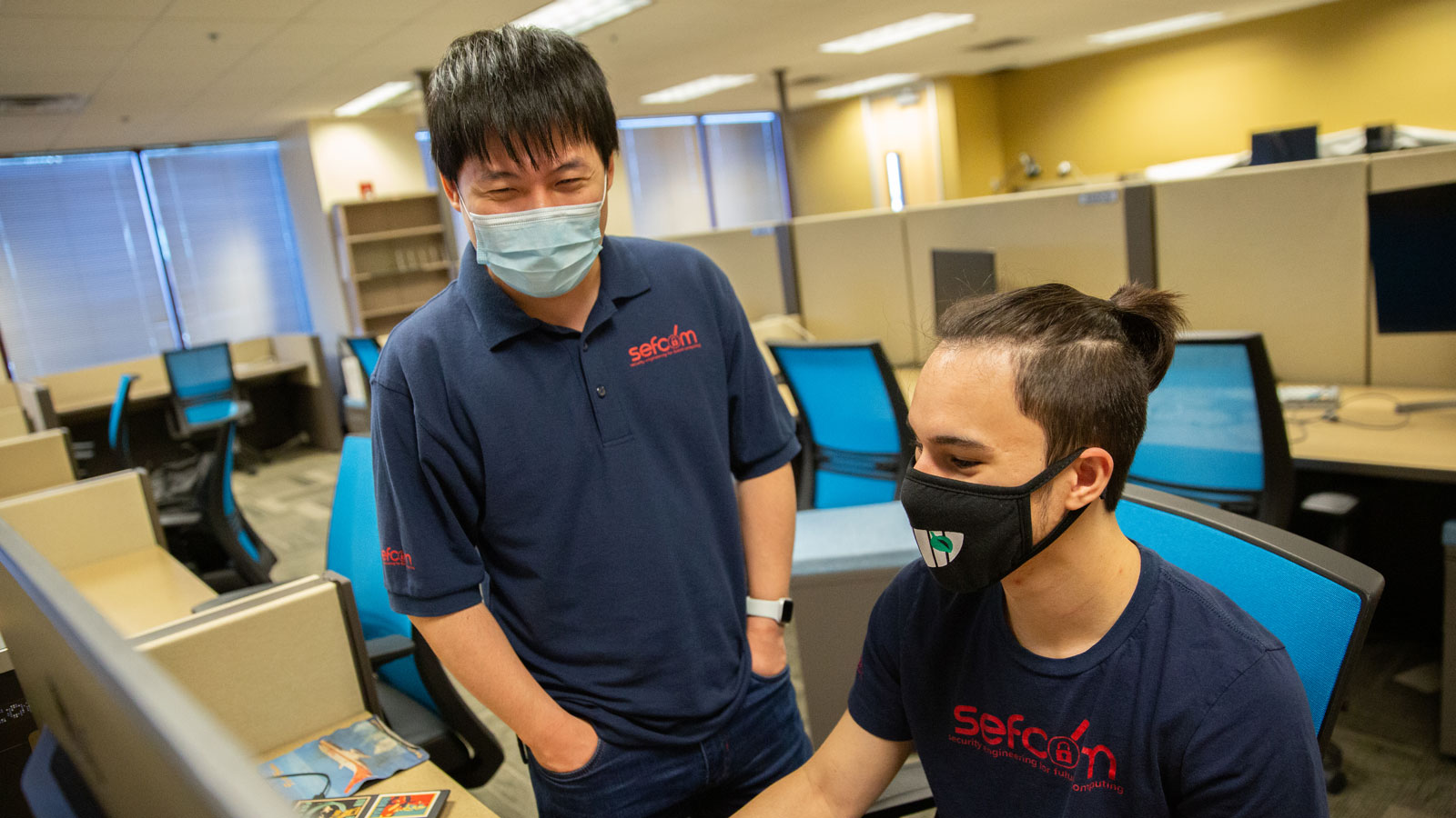 Ruyu “Fish” Wang and Zion Basque work in a computer lab.