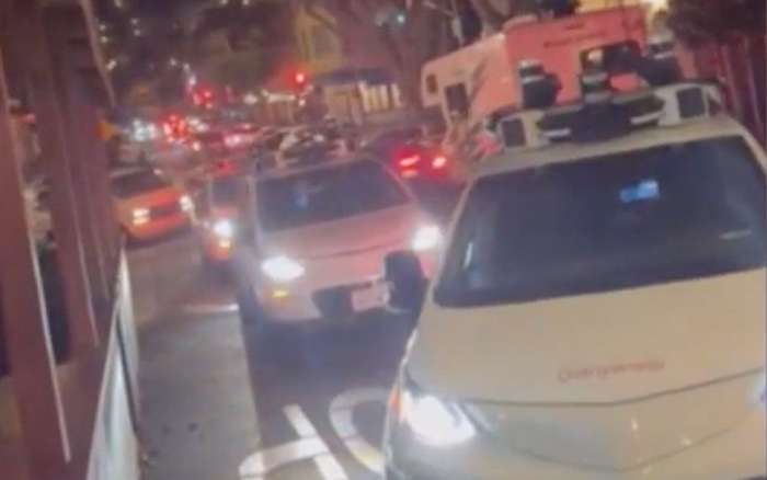 San Francisco asks regulators to stop approval of robotaxi expansion after recent blunders