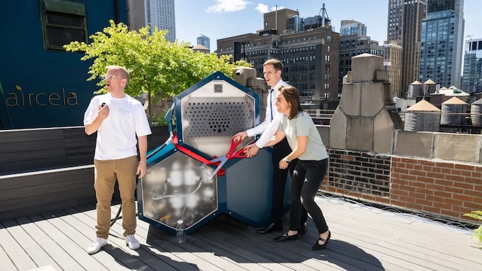 US startup unveils fridge-sized machine that makes gasoline out of thin air
